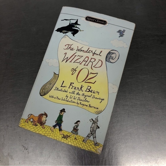 The Wonderful Wizard of OZ by: L. Frank Baum, paperback book - Picture 1 of 7